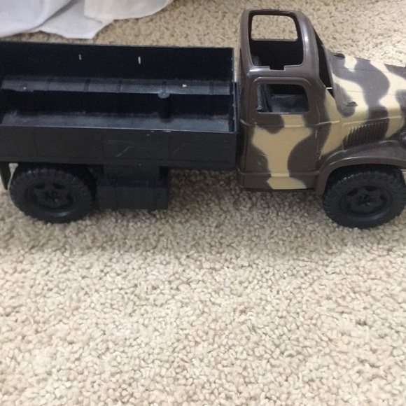 army men and army trucks - Picture 3 of 9